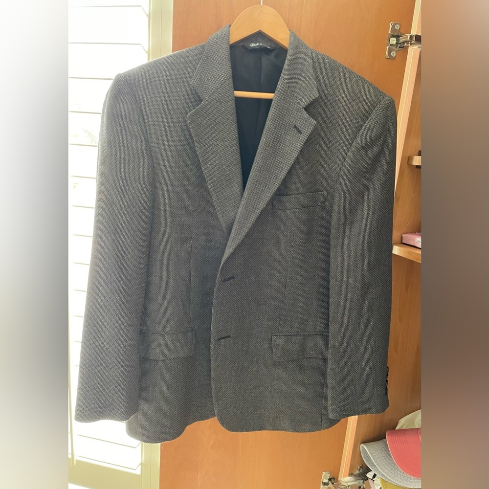 Men’s tweed jacket.
